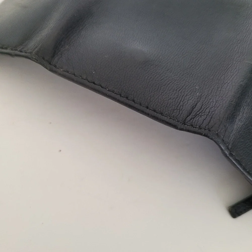 Gucci Black Pebbled Leather 6-Ring Key Case Wallet Silver Logo Plaque Italy